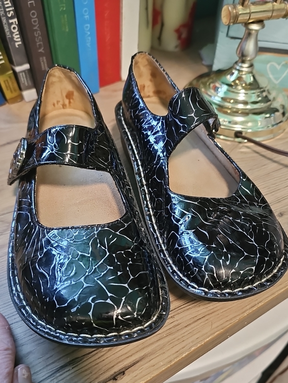 Alegria Black Crackle Patent Mary Jane Shoes Size 6